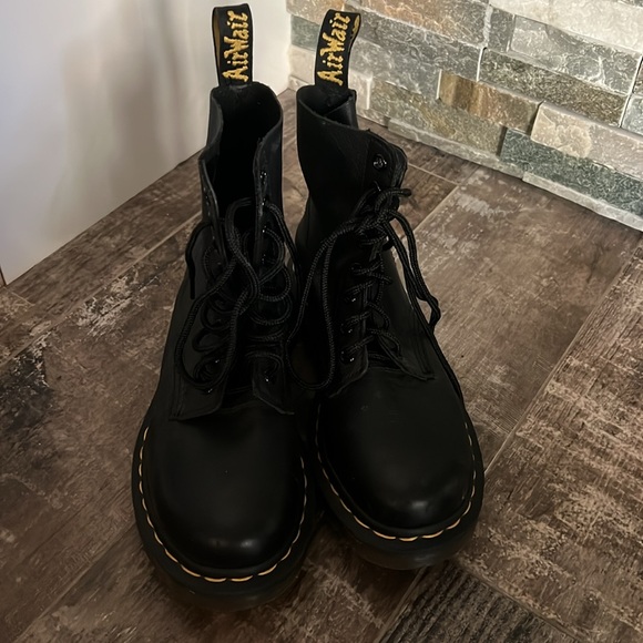 Dr Martins Pascal  Ladies size 5 Amazing condition - Picture 2 of 5